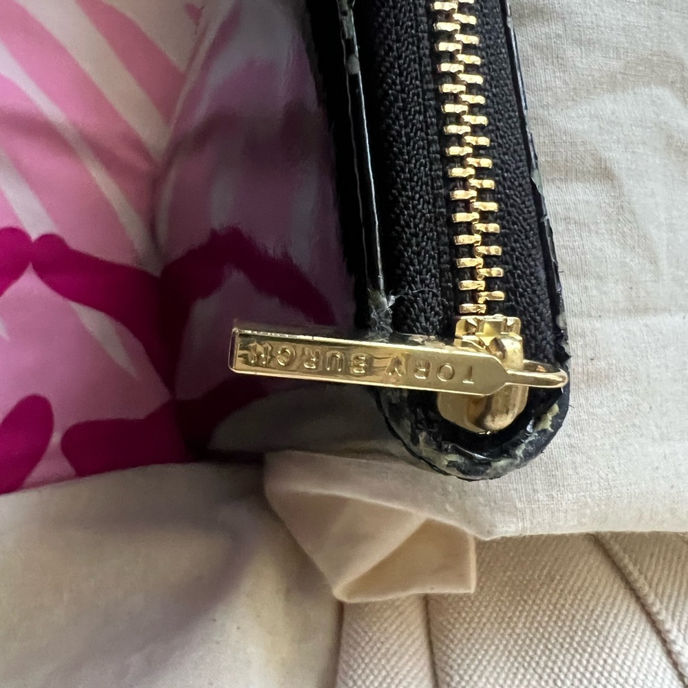 Tory Burch Shiny Black Leather Clutch - Picture 5 of 10